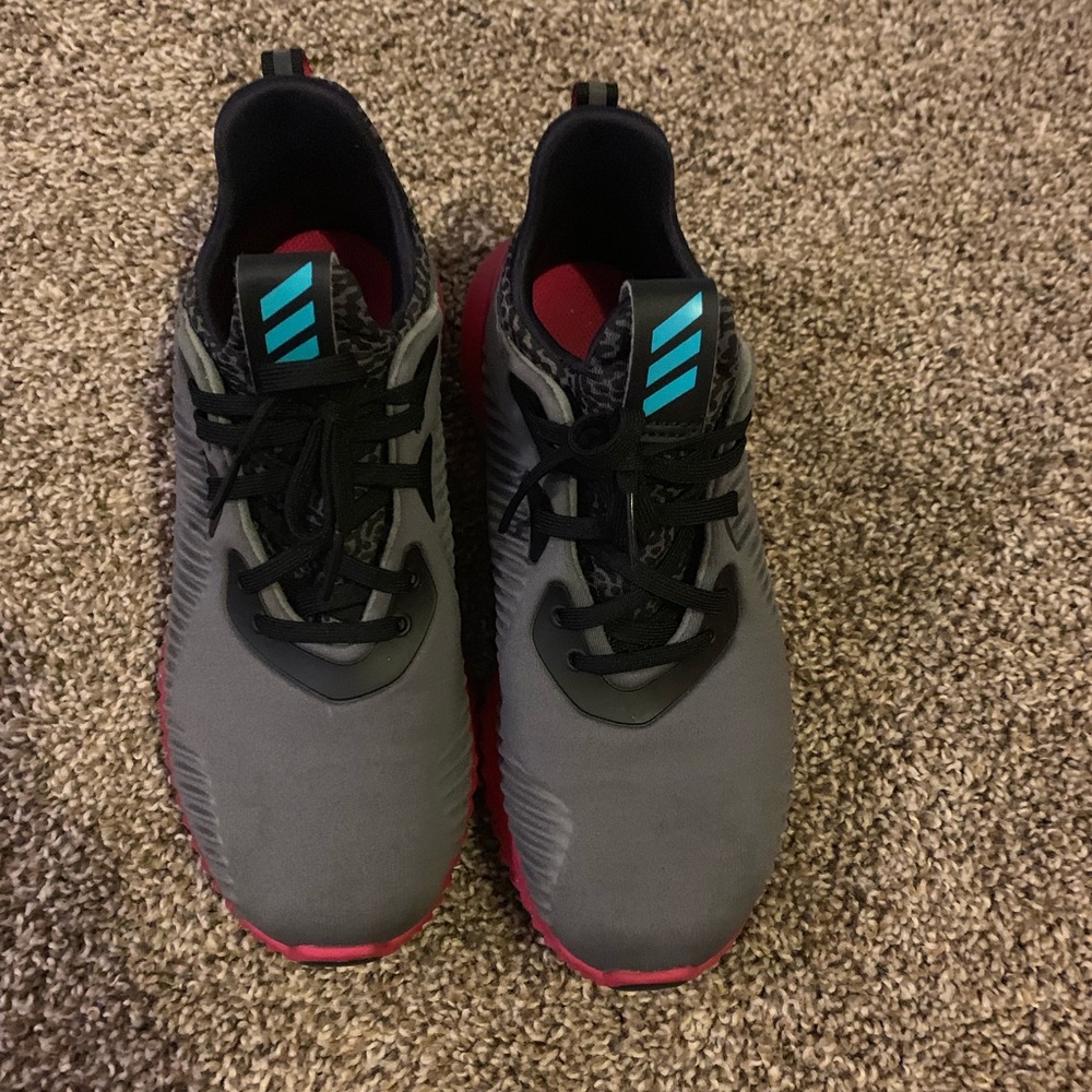 Adidas aloha bounce men’s size 5-Women’s size 6.5